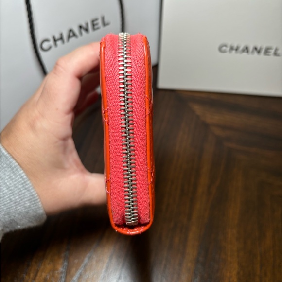 Chanel CC Patent Leather Wallet in Coral - Picture 4 of 8
